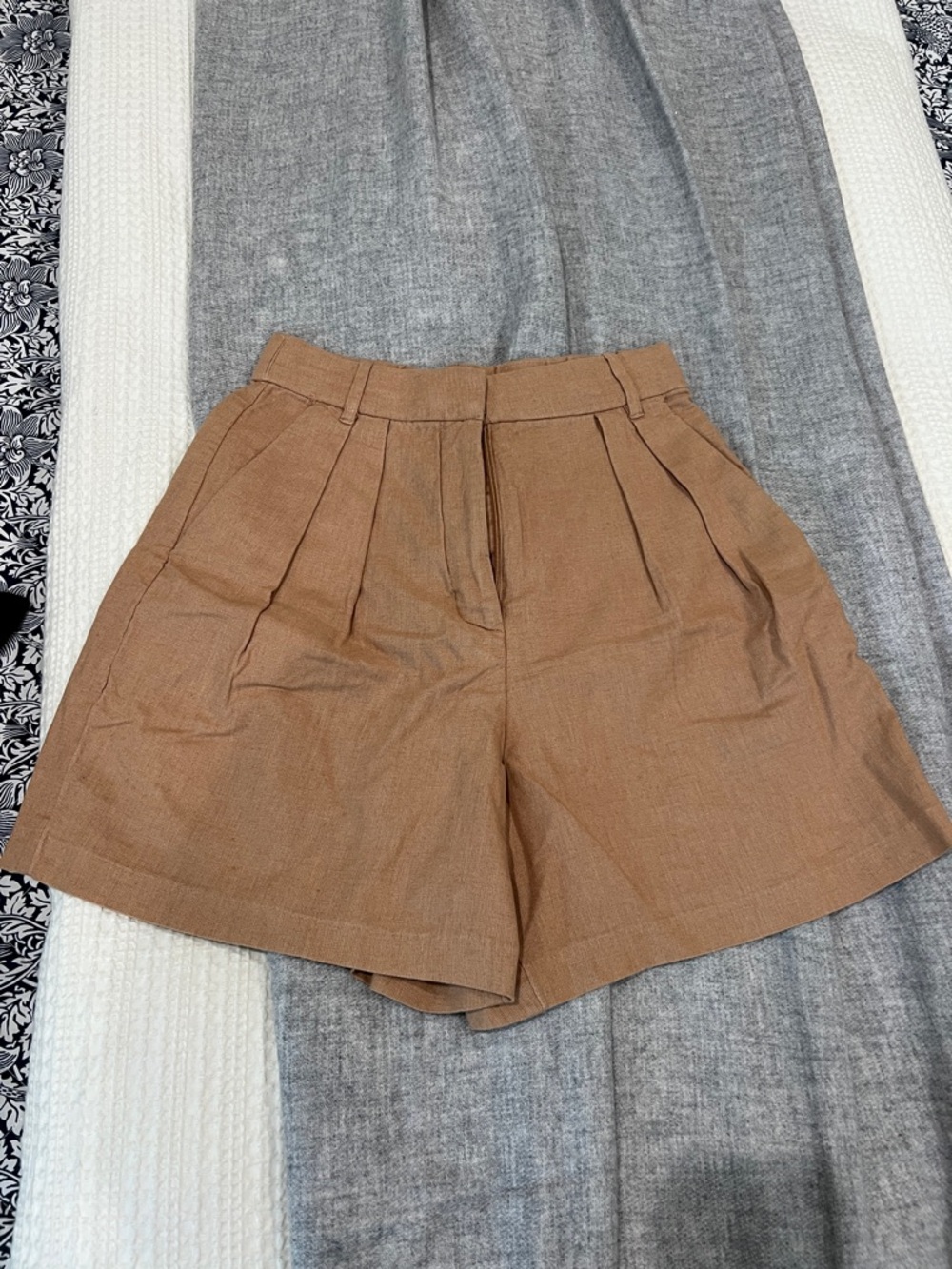 Abercrombie & Fitch Pleated High-Waist Shorts in Brown